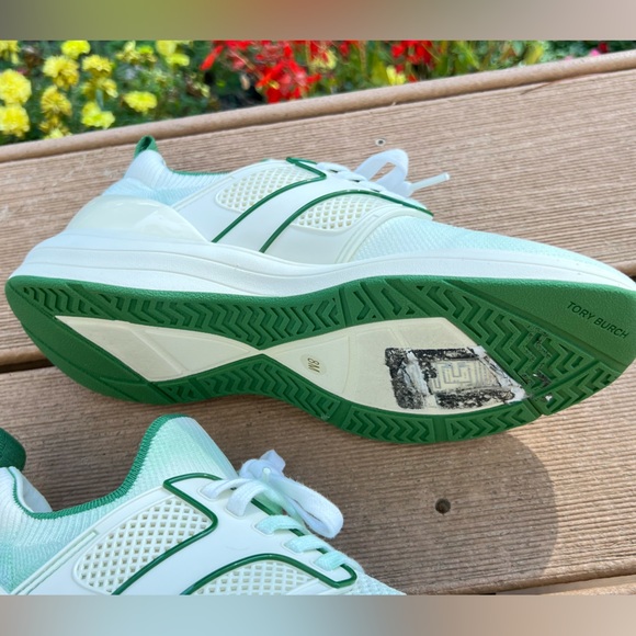 🍀🍏Tory Burch Sock Runner Sneaker size 8 like new🍏🍀 - Picture 4 of 10